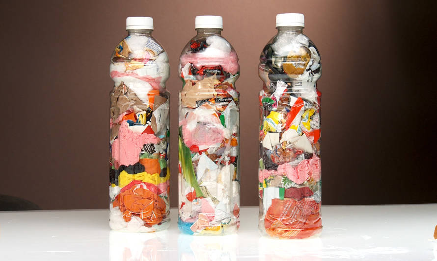 Ecoladrillo v/s botella con plástico