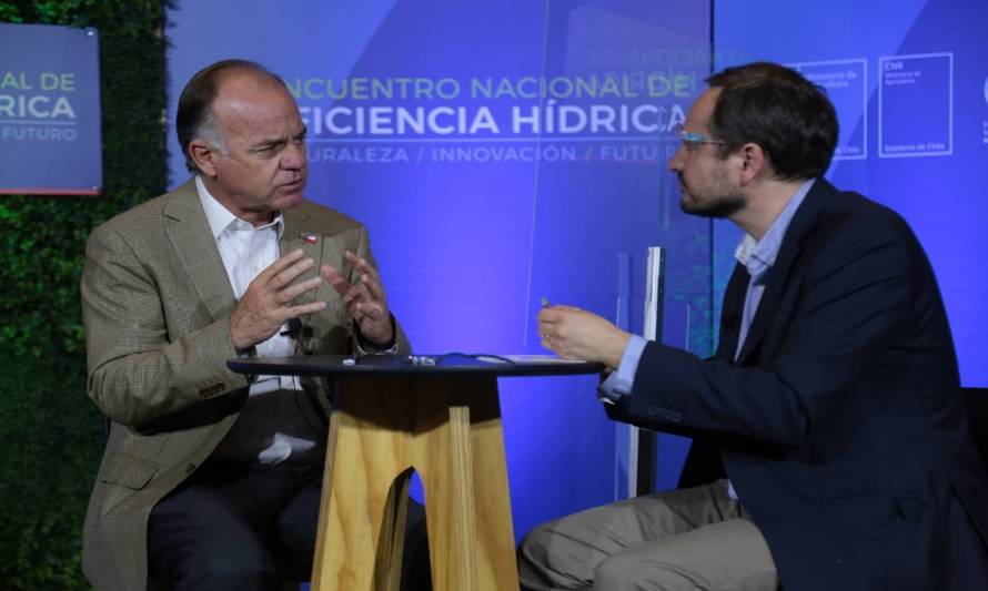 Ministro Walker en 1er Encuentro Nacional de Eficiencia Hídrica: “Hacia el futuro, la clave de la gestión del agua está en apoyarnos en la naturaleza”