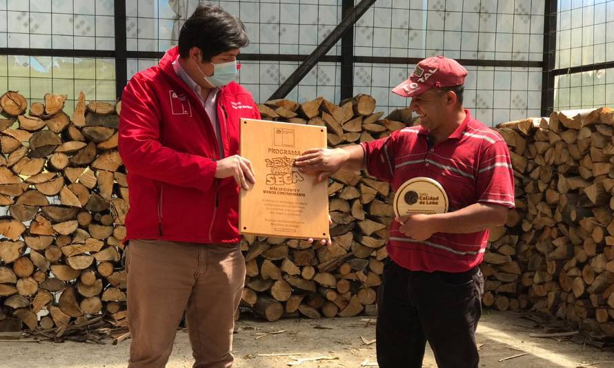 Entregan Sello de Calidad de Leña a comerciante y llaman a postular al proceso 2021