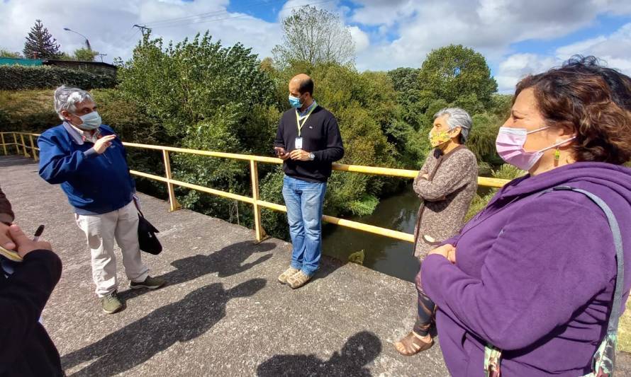 Subsecretario del Medio Ambiente se reúne con vecinos de Los Notros por histórica contaminación en río Damas de Osorno