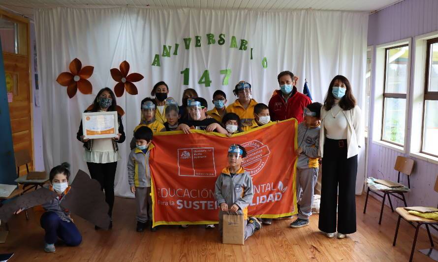 Emblemática escuela de Frutillar recibe anhelada certificación ambiental en su 147° aniversario