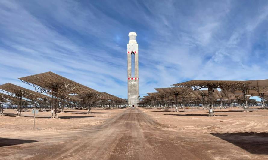 Chile avanza en su liderazgo internacional en energías limpias, con inauguración de primera planta termosolar de América Latina