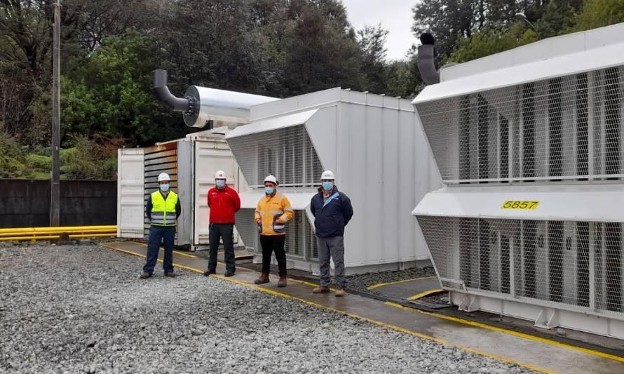 Visitan plantas de generación para inspeccionar la calidad del suministro eléctrico en Hornopirén y Cochamó