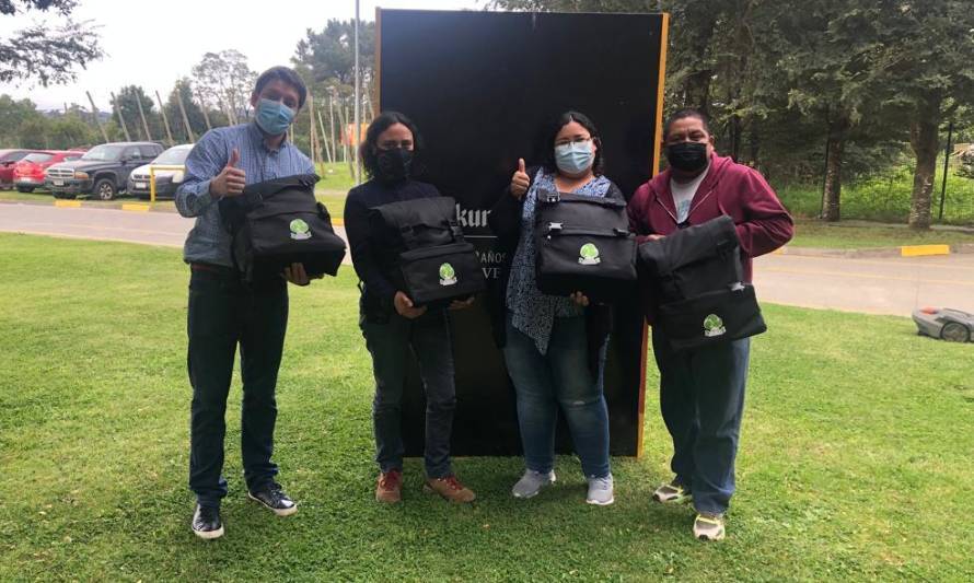 Recicladores de Base de Valdivia reciben nuevos uniformes en agradecimiento a su labor