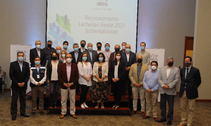 Productores lecheros de Nestlé dan pasos decisivos para alcanzar la carbono neutralidad