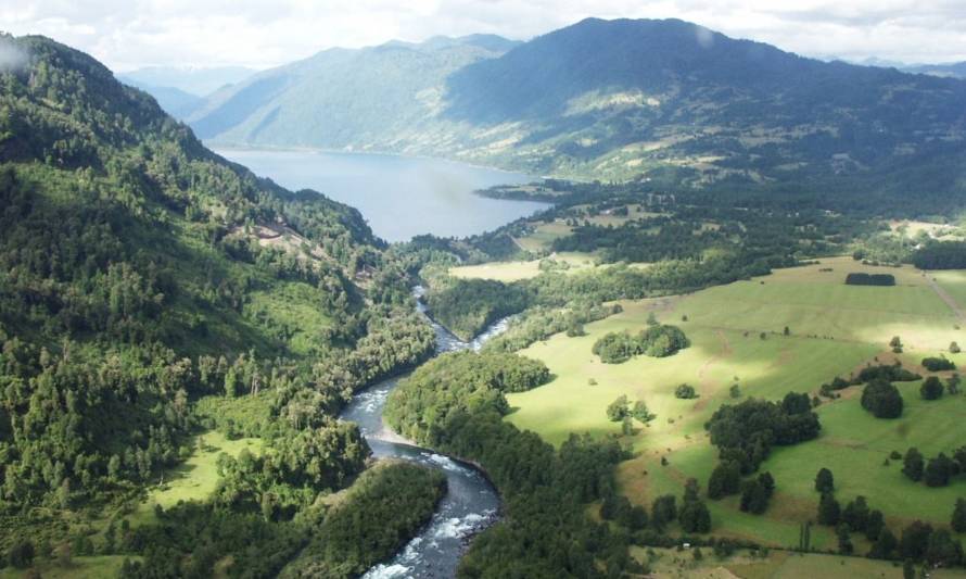 Lago Neltume: alerta por elevadas temperaturas y disminución de caudales 