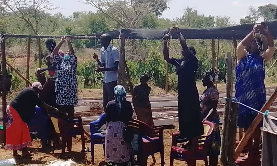 Mujeres de Kenia reciben innovador material educativo elaborado por estudiantes de AIEP