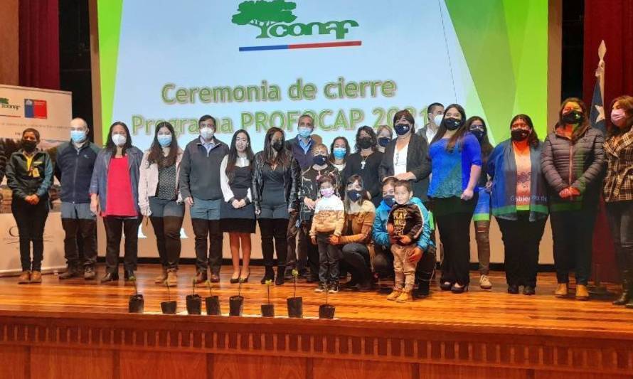 Ceremonia de cierre del programa en Lanco. Crédito: Conaf.