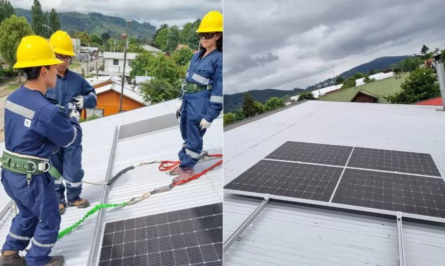 Estudiantes paillaquinos instalan paneles solares en sede vecinal