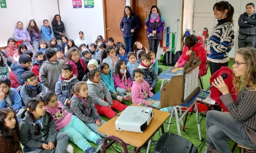 Con relato ilustrado niños de Quellón conocen la cultura y riqueza de isla Guafo