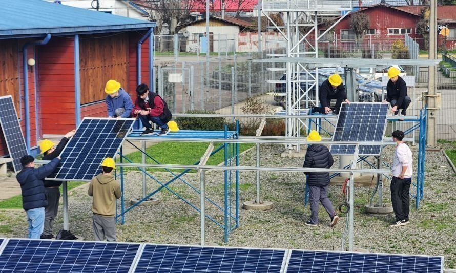 Destacan a liceo de Paillaco como modelo nacional en energías renovables