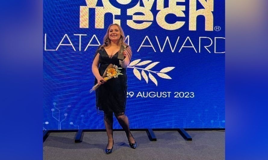 Premiación de Marcela Ruiz, en los “Women in Tech Latam Awards" en Perú. Crédito: Marcela Ruiz.