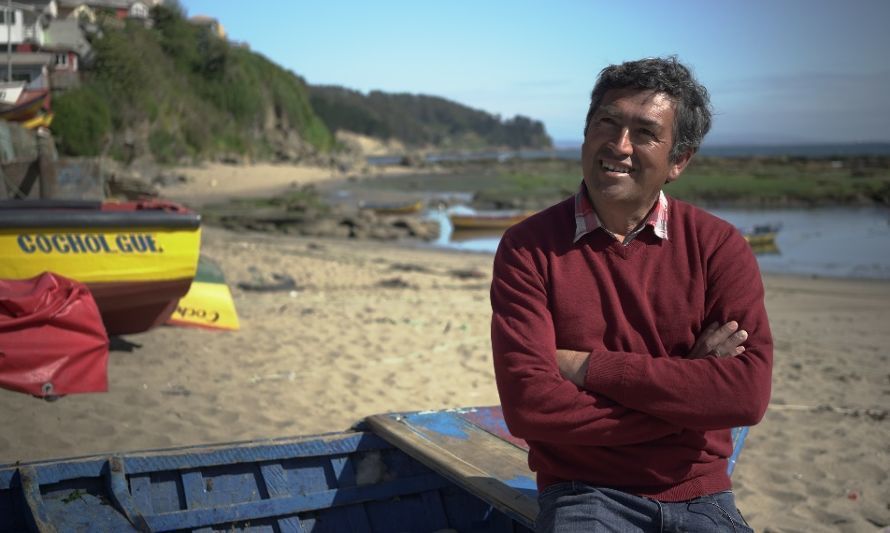 "El pescado no está": artesanales relatan dura realidad en documental "Pobreza en redes"
