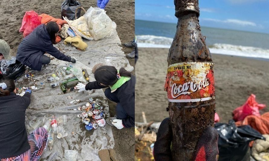 Voluntarios clasifican la basura encontrada. Crédito: Cedida.