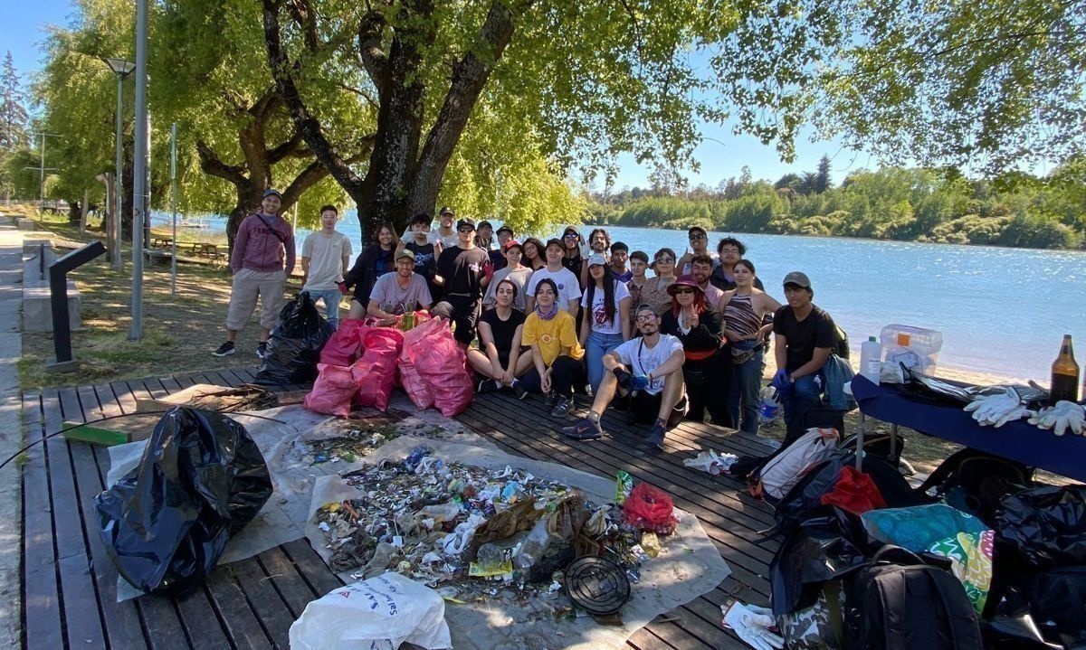 Convocan a valdivianos a participar en una divertida limpieza en río Calle-Calle