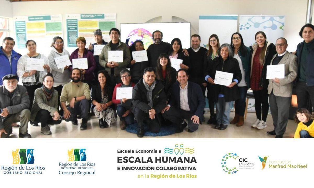 Escuela de Economía a Escala Humana e Innovación Colaborativa graduó su primera generación en Los Ríos