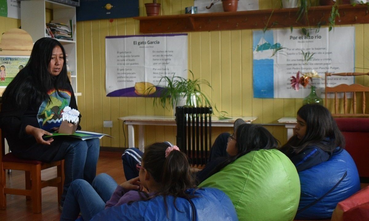 Ciclo de cuentacuentos mapuche llega a distintas escuelas de Valdivia