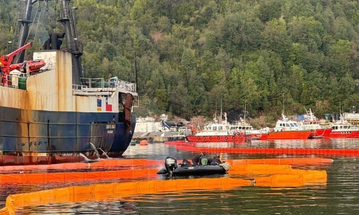 Puerto Chacabuco: denuncian derrame de combustible al mar