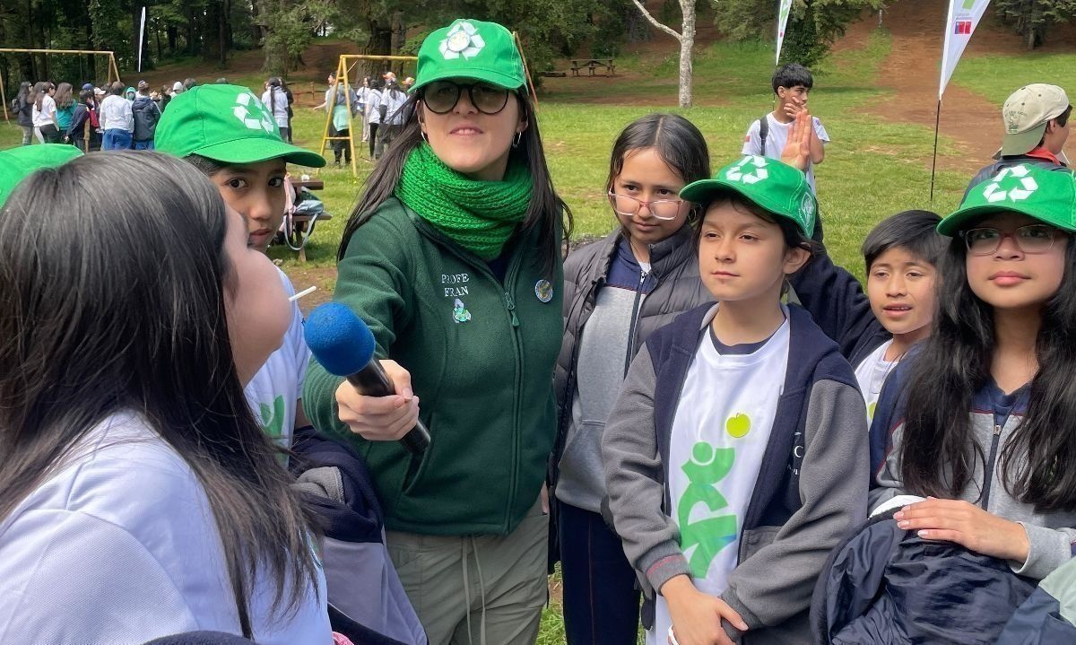Más de 200 estudiantes de Los Ríos se sumaron al primer Encuentro Regional de Forjadores Ambientales 